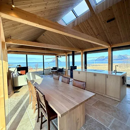 Storøya Lofoten Feriehus *