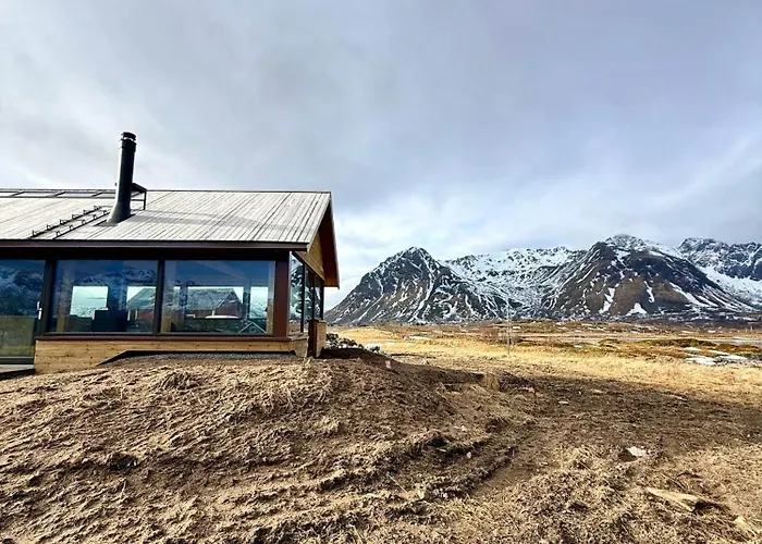 Storoya Lofoten Feriehus *